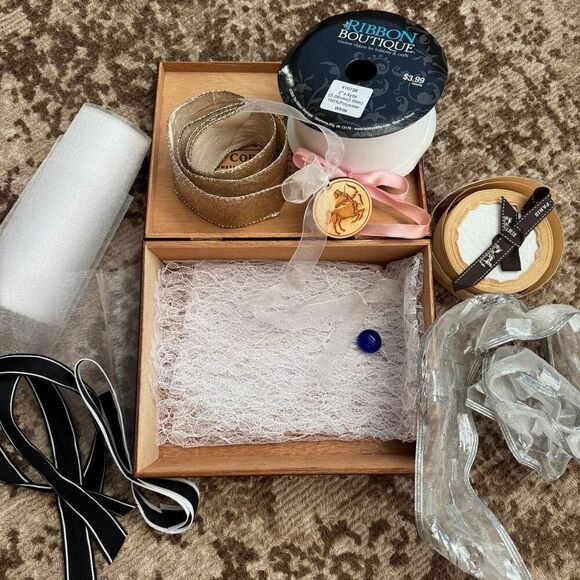 Ribbon bundle in an empty cigar box - Picture 4 of 5